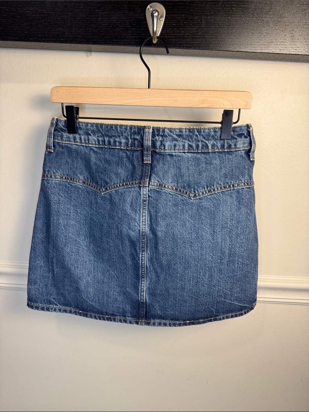 Universal Thread Denim Mini Skirt Medium Wash - Size 4 - Picture 3 of 3